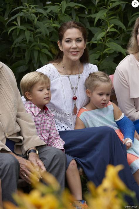 Le Prince Vincent Et La Princesse Josephine De Danemark Avec La Famille