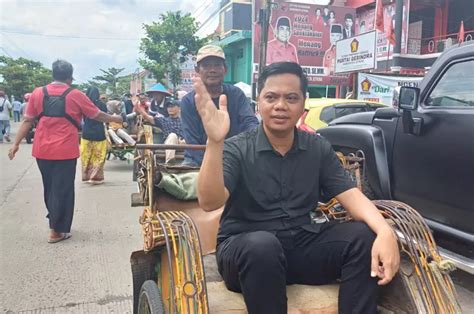 Pengusaha Muda Witiarso Utomo Daftar Calon Bupati Jepara Naik Becak