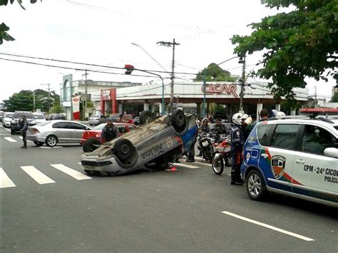 G1 Viatura capota em cruzamento após colisão carro em Manaus