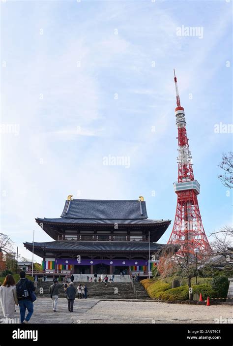 Tourists Visit San En Zan Z J Ji Zojoji Buddhist Temple And Tokyo