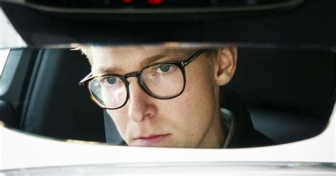 Avslører utro kvinner: - Der er hun!