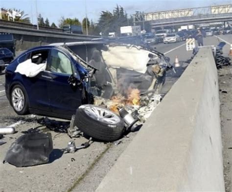 Tesla Recalling 1 6M Cars In China Over Autopilot Crash Risk