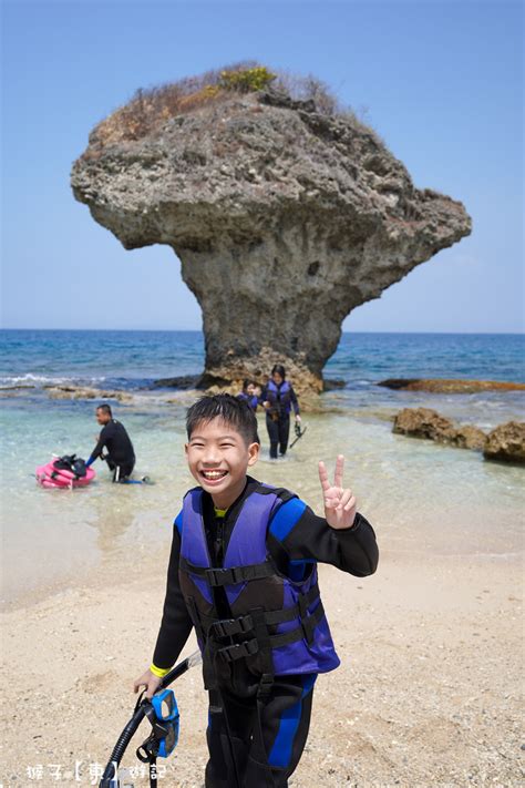 小琉球 陽光浮潛 近距離跟海龜一起在大海裡遨遊 專業教練帶領 免費幫忙拍照 不會游泳也可以浮潛 享受美麗的海底世界 猴子【東】遊記