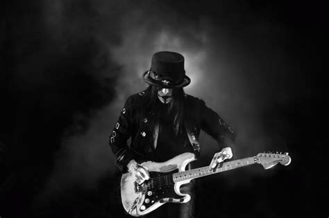 Mick Mars Discography Line Up Biography Interviews Photos