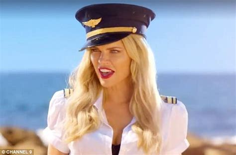Sophie Monk Jokes About Faking Her Bikini Body Ahead Of Love Island Daily Mail Online