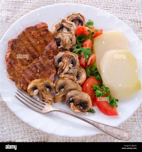 Steak With Green Salad Stock Photo Alamy