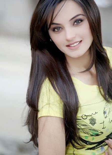 Sadia Khan ready to Work in Bollywood Movies | Reviewit.pk