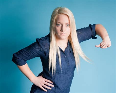 Belle Fille Blonde Avec Le Long Cheveu Photo Stock Image Du Magnifique Blonde