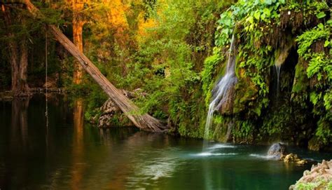 3 Amazing Texas Hot Springs Helping You Make The Most Of Summer