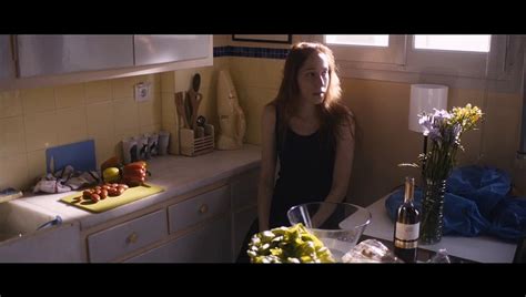 September Une Femme Seule Bande Annonce En Vidéo Dailymotion