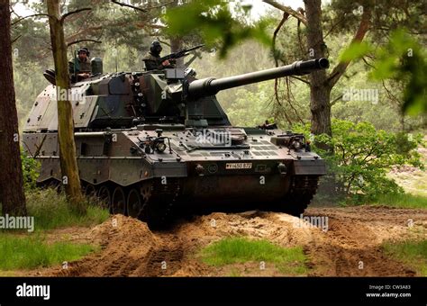 Truppenuebung Der Bundeswehr Haubitze 2000 Stockfotografie Alamy