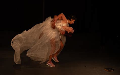 Duo de cirque féminin pour conclure la saison à Saint Aquilin et