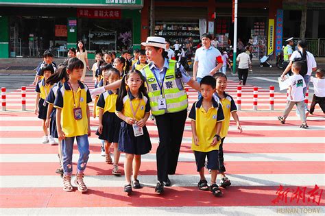 暖心斑马线 爱心护学岗 资讯 新湖南