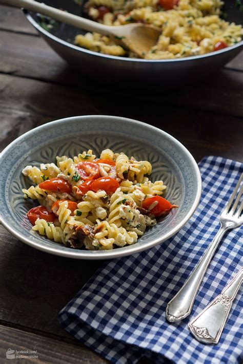 Pasta Mit Kirschtomaten Feta Pinienkernen Madame Cuisine Rezept