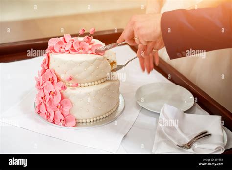 Cutting Wedding Cake Hi Res Stock Photography And Images Alamy