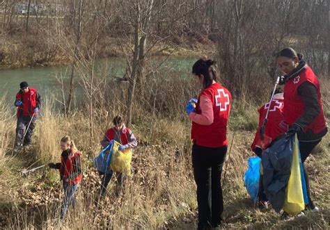 Voluntarios De Cruz Roja Se Suman A Una Iniciativa Para Limpiar El