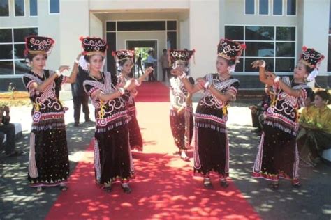 Tarian Sulawesi Barat Lengkap Gambar Dan Penjelasannya