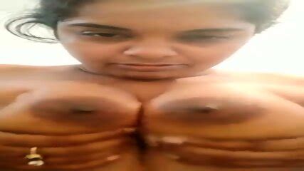 Big Mula Mallu Aunty Playing With Tits