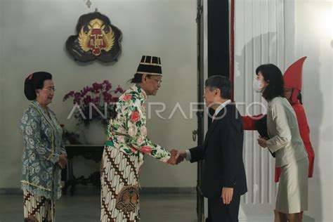 Raja Yogyakarta Menerima Kunjungan Kaisar Jepang ANTARA Foto