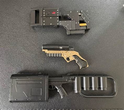 FREE LOCAL POSTAGE DC THE DARK KNIGHT RISES HOT TOYS SCALE DX BATMAN BRUCE WAYNE WEAPONS