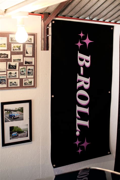 Garage Banners Broll
