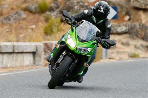 Kawasaki Z1000SX Una Moto Naked Deportiva Con Carenado