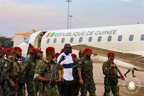 Guin E Le Colonel Mamady Doumbouya R Ceptionne Un Avion Pr Sidentiel