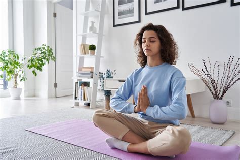 Yoga zu Hause lernen Tipps Ausrüstung YouTube Kanäle für Anfänger