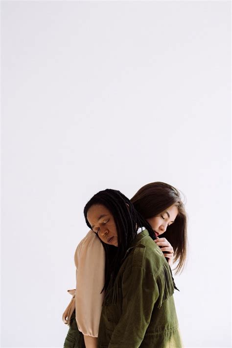 Lesbian Engagement Pictures Couples Poses For Pictures Engagement