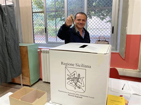 Regionali In Sicilia I Candidati Presidente Al Seggio Schifani A