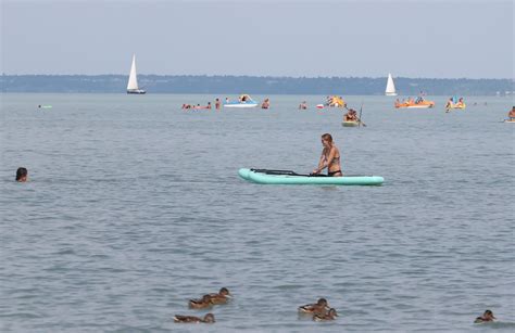 Újra kellett éleszteni egy férfit a balatonlellei strandon Blikk