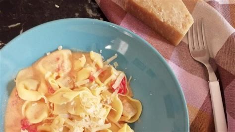 Tortellini In Crema Di Pomodorini E Parmigiano Una Bont Fresca E