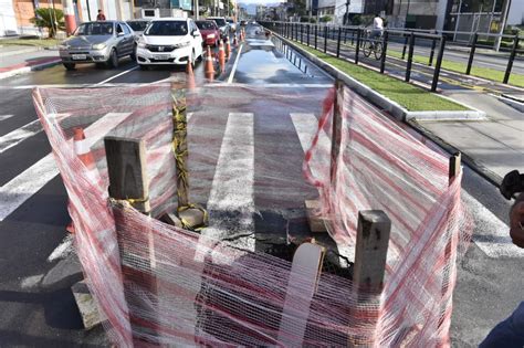 Depois Das Chuvas Cratera Se Abre Na Avenida Leit O Da Silva Em