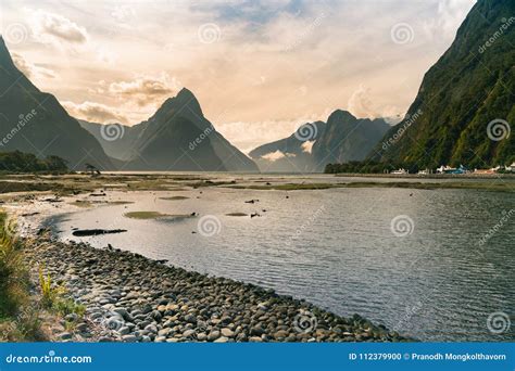 Fundo Natural Da Paisagem Da Costa Oeste Bonita De Milford Sound Foto