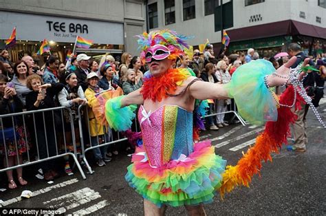 Ian McKellen Says Had To Swear He Wasn T Gay In The 1960s At NYC S