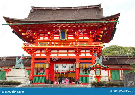 Temple Facade and Inari Fox Statues in Fushimi Inari Shrine, Kyoto, Japan Editorial Stock Image ...