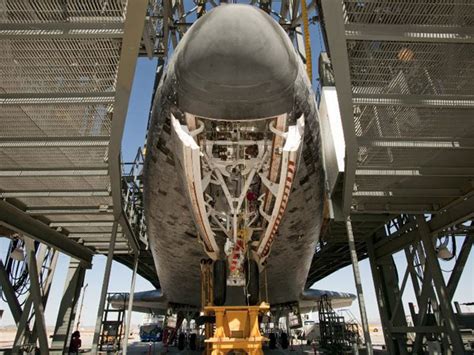 Spaceflight Now Sts Shuttle Report Discovery S Landing In