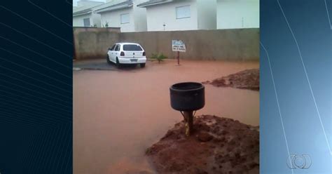 G1 Chuva Alaga Ruas Derruba árvores E Deixa Bairros Sem Energia Em