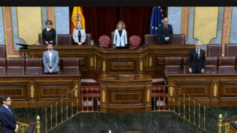 El Congreso guarda un minuto de silencio por los más de 25 000