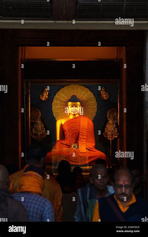 India Bihar Bodh Gaya January Devotee At Mahabodhi Temple In