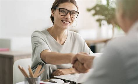 Devenir assistante sociale du travail rôle et formation Droit