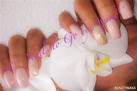 Gel Modellage Nude Look Silver Gold Glitter Highlights Auf Den Ringfingern Geln Gel