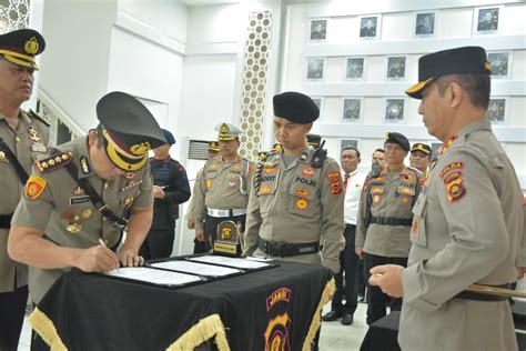 Kapolda Jambi Pimpin Sertijab Dua Pju Polda Jambi