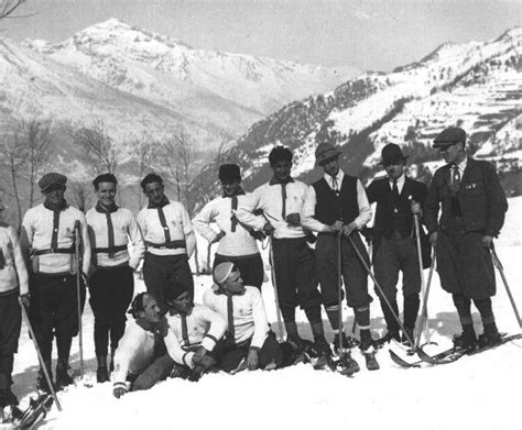 Pier Giorgio Frassati Skiing With Friends Pier Giorgio Frassati Na Nartach Z Przyjaciółmi