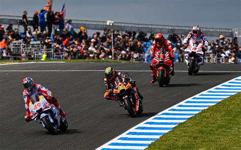 Motogp Une Course Longue Le Samedi Et La Premi Re Victoire De Johann