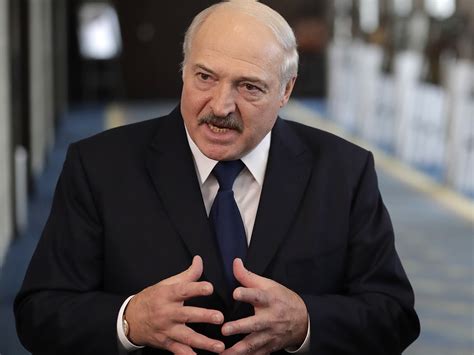 Шпиц лукашенко на столе - 82 фото