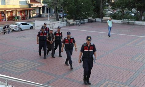 Kesik baş cinayeti Yeniden gözaltına alınan kardeş adliyede jurnalci