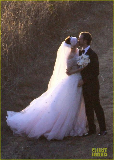 Anne Hathaway Wedding Pictures Revealed!: Photo 2730522 | Adam Shulman ...