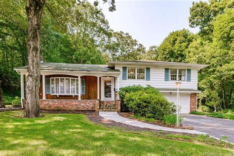 427 Bunker Hill Ave Waterbury Ct 06708 Redfin