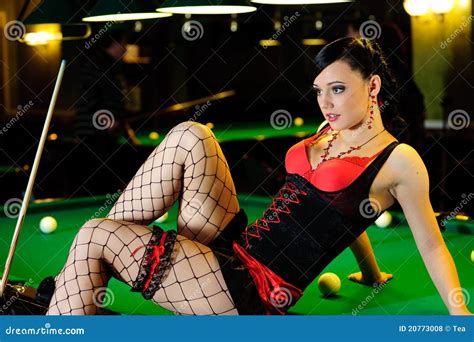 Photos De Femme Sexy Sur La Table De Billard Photos De Stock